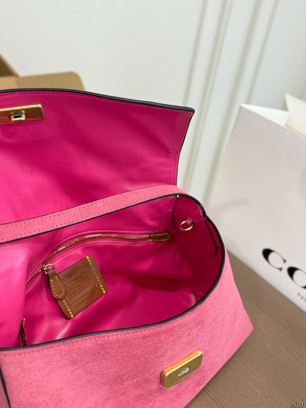 Vibrant Suede Flap Shoulder Bag – Classic Underarm Purse