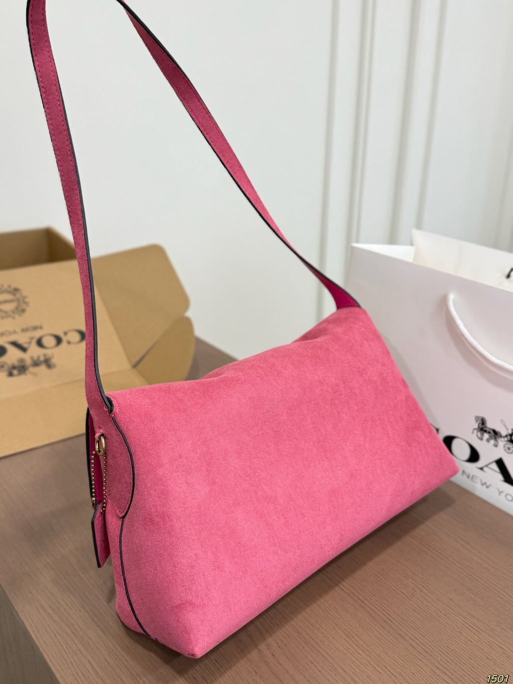 Vibrant Suede Flap Shoulder Bag – Classic Underarm Purse