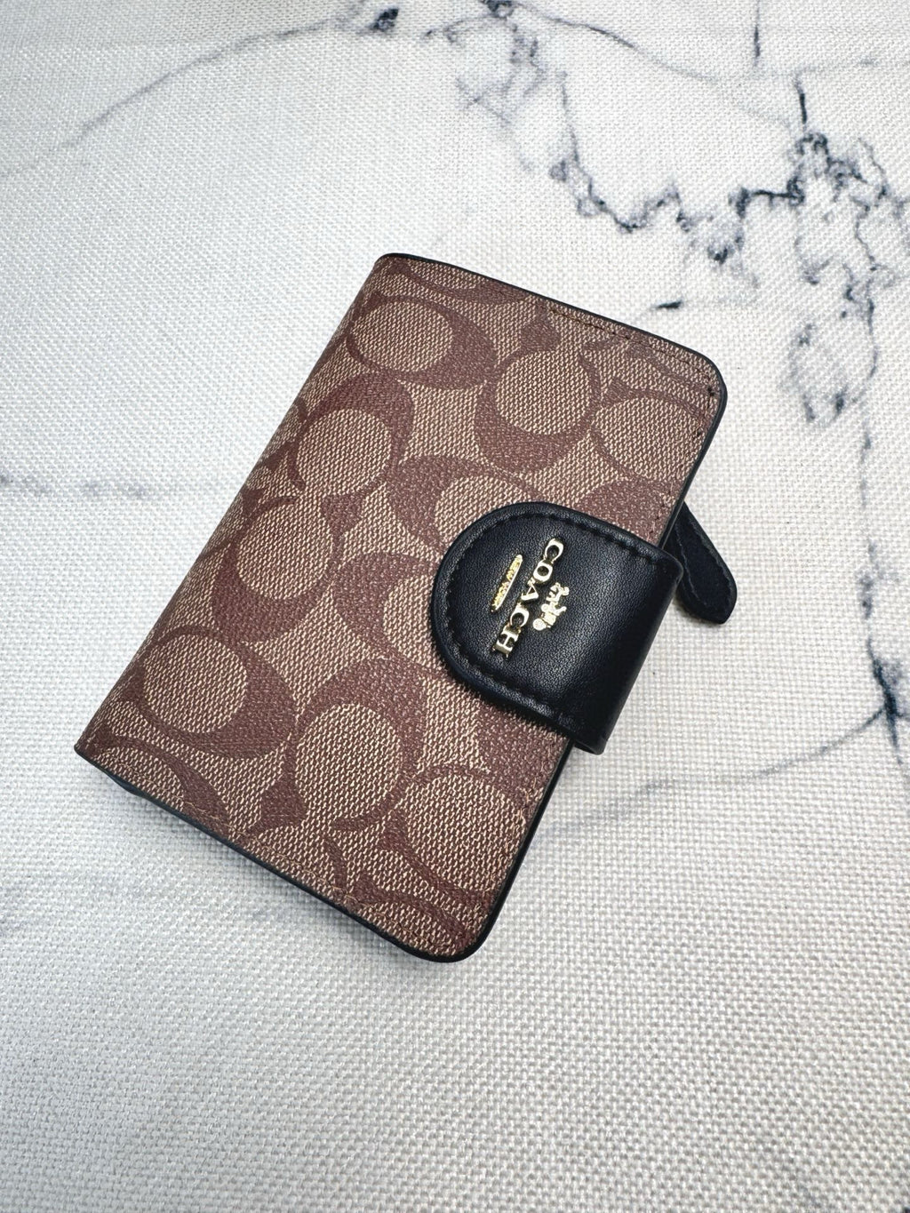 Elegant Signature Medium Zip Wallet