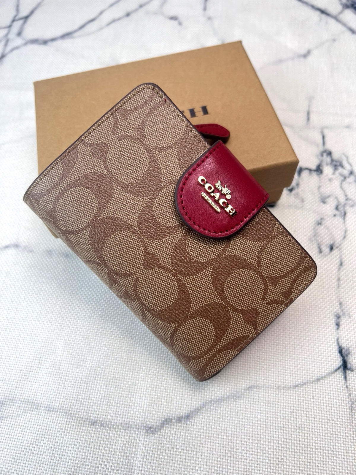 Elegant Signature Medium Zip Wallet