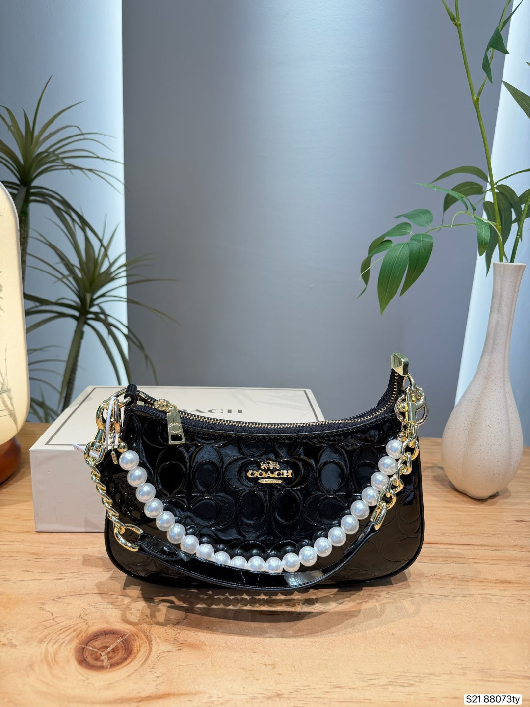 Embossed Monogram Curved Shoulder Bag – Elegant Crescent Underarm Bag