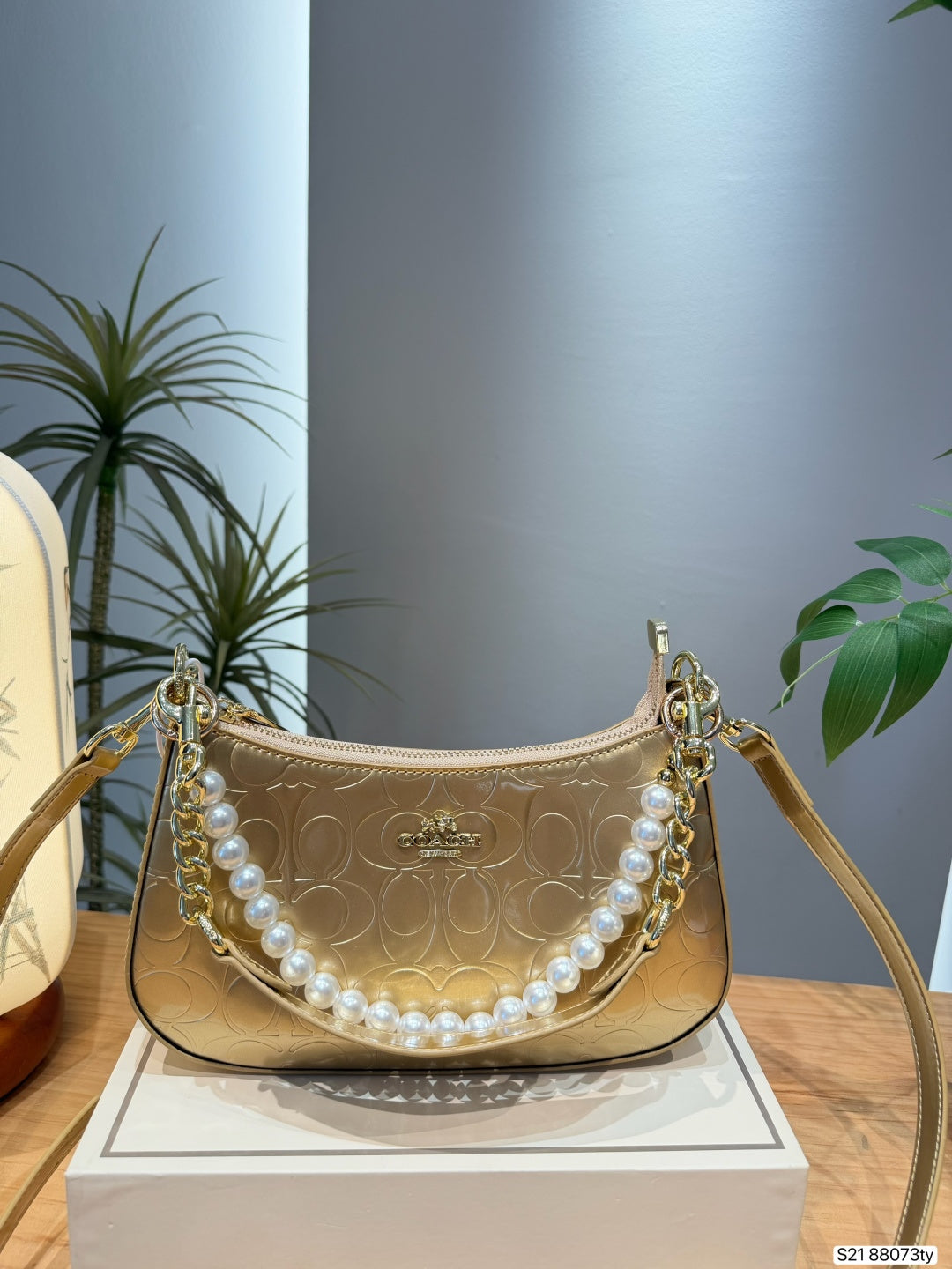 Embossed Monogram Curved Shoulder Bag – Elegant Crescent Underarm Bag
