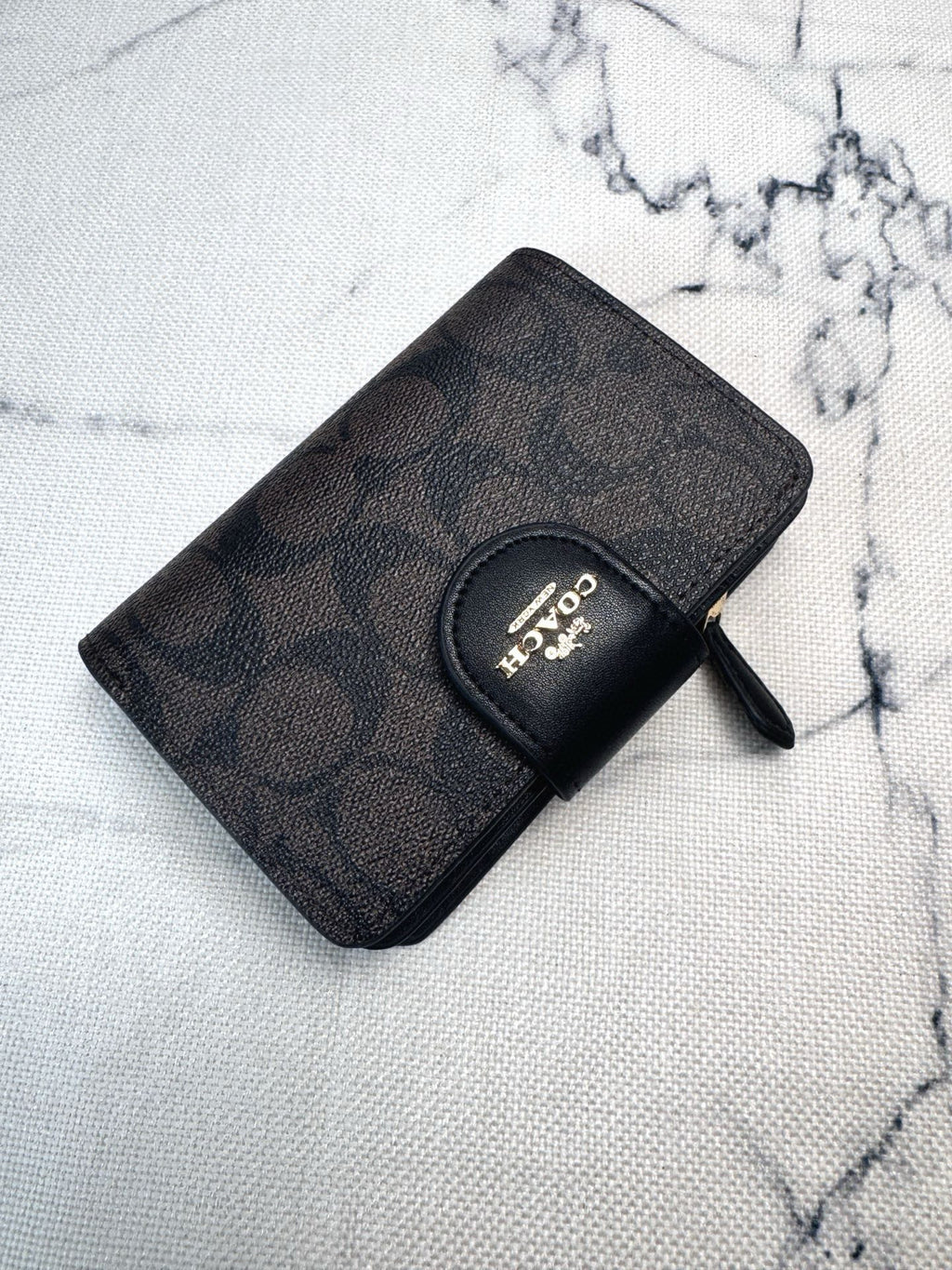 Elegant Signature Medium Zip Wallet