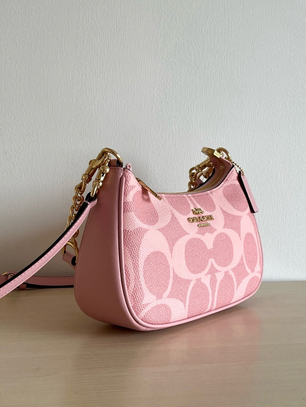 Pink Shoulder Bag with Gold Chain and Crossbody Strap