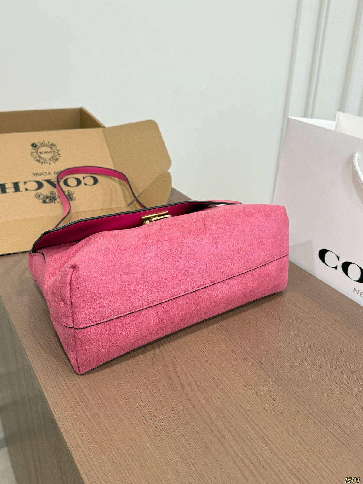 Vibrant Suede Flap Shoulder Bag – Classic Underarm Purse